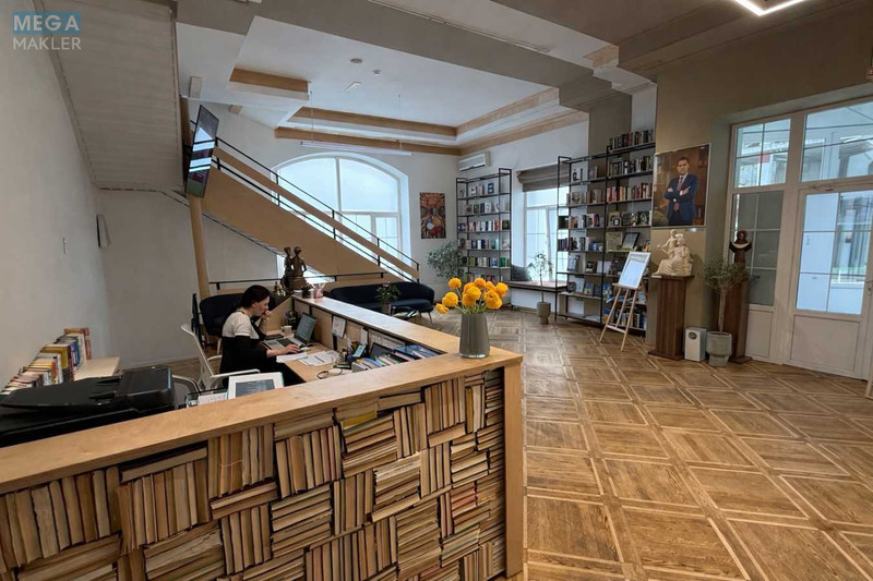 Оренда окремої будівлі/побудови, 850&nbsp;кв.м, <a class="location-link" href="/kiev/" title="Недвижимость Київ">Київ</a>, <a class="location-link" href="/kiev/pecherskij/" title="Недвижимость Печерський район">Печерський р-н</a>, Старонаводницька вул., 4в (изображение 2)