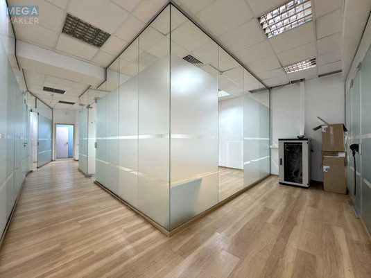 Оренда комерційної нерухомості, 550&nbsp;кв.м, под офис, <a class="location-link" href="/kiev/" title="Недвижимость Київ">Київ</a>, <a class="location-link" href="/kiev/pecherskij/" title="Недвижимость Печерський район">Печерський р-н</a>, Евгения Коновальца ул., 36Д (изображение 7)