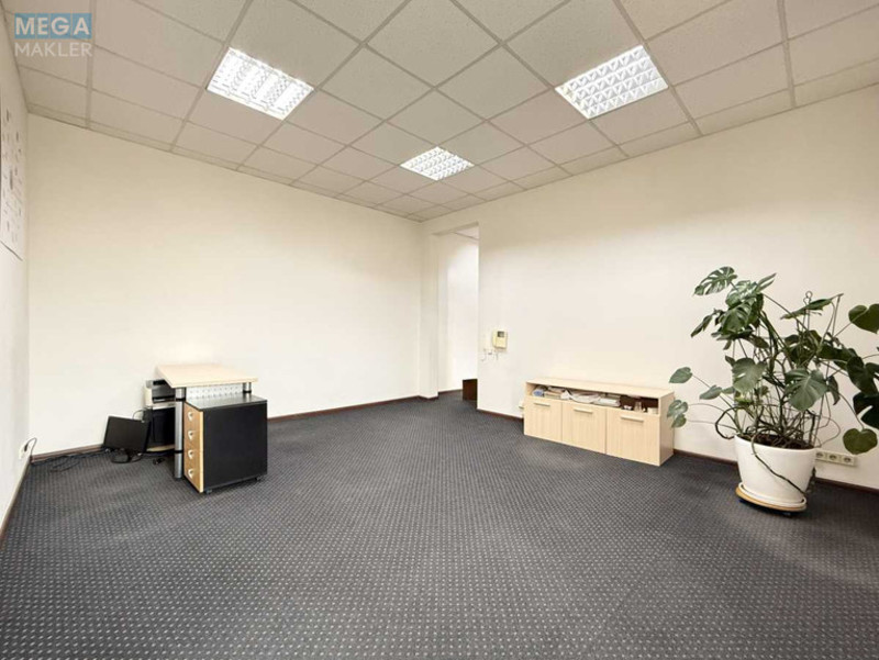 Продаж 3 кімнатної квартири (74/52/7,3), 3 пов. 5 пов. будинку, <a class="location-link" href="/kiev/" title="Недвижимость Київ">Київ</a>, <a class="location-link" href="/kiev/pecherskij/" title="Недвижимость Печерський район">Печерський р-н</a>, Велика Васильківська вул., 126 (изображение 8)