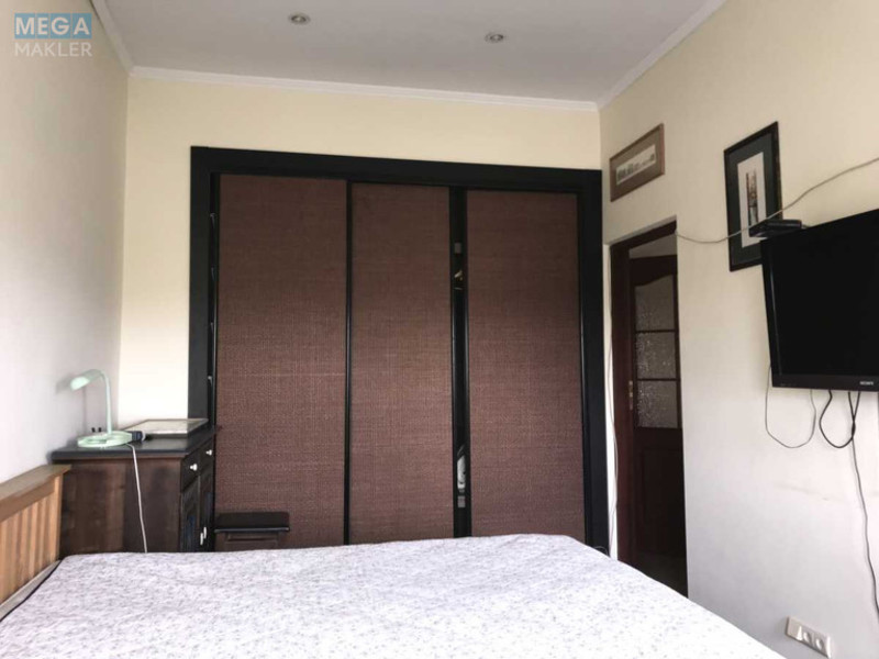 Продаж дома, 2&nbsp;поверху, 408&nbsp;кв.м, 7&nbsp;кімнат, ділянка 3&nbsp;сотки, <a class="location-link" href="/kiev/" title="Недвижимость Київ">Київ</a>, <a class="location-link" href="/kiev/goloseevskij/" title="Недвижимость Голосіївський район">Голосіївський р-н</a>, Добрый Путь ул., 63 (изображение 19)