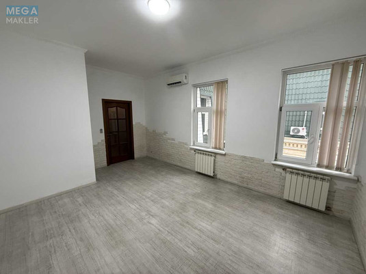 Оренда комерційної нерухомості, 197&nbsp;кв.м, под офис, <a class="location-link" href="/kiev/" title="Недвижимость Київ">Київ</a>, <a class="location-link" href="/kiev/shevchenkovskij/" title="Недвижимость Шевченківський район">Шевченківський р-н</a>, Трехсвятительская ул., 13 (изображение 4)