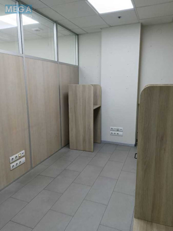 Оренда комерційної нерухомості, 137&nbsp;кв.м, под офис, <a class="location-link" href="/kiev/" title="Недвижимость Київ">Київ</a>, <a class="location-link" href="/kiev/goloseevskij/" title="Недвижимость Голосіївський район">Голосіївський р-н</a>, Антоновича вул., 172 (изображение 9)