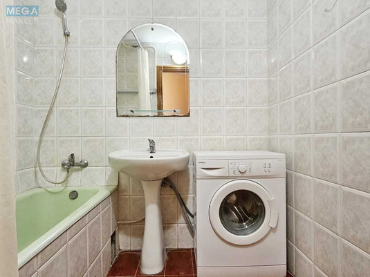 Оренда 3 кімнатної квартири, <a class="location-link" href="/kiev/" title="Недвижимость Київ">Київ</a>, <a class="location-link" href="/kiev/goloseevskij/" title="Недвижимость Голосіївський район">Голосіївський р-н</a>, Валерія Лобановського просп., 128 (изображение 18)