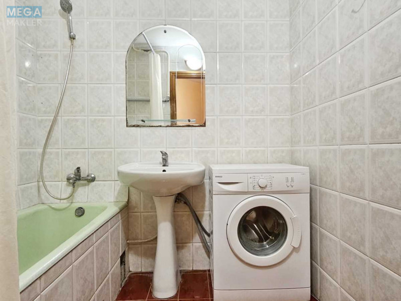 Оренда 3 кімнатної квартири, <a class="location-link" href="/kiev/" title="Недвижимость Київ">Київ</a>, <a class="location-link" href="/kiev/goloseevskij/" title="Недвижимость Голосіївський район">Голосіївський р-н</a>, Валерія Лобановського просп., 128 (изображение 18)