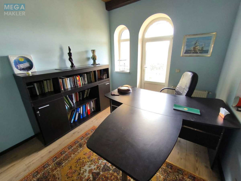 Продаж дома, 2&nbsp;поверху, 350&nbsp;кв.м, 6&nbsp;кімнат, ділянка 8&nbsp;соток, <a class="location-link" href="/nikolaevka-selo-kv-makarovskij-rajon/" title="Недвижимость Миколаївка">Миколаївка</a>, миколаївська (изображение 16)