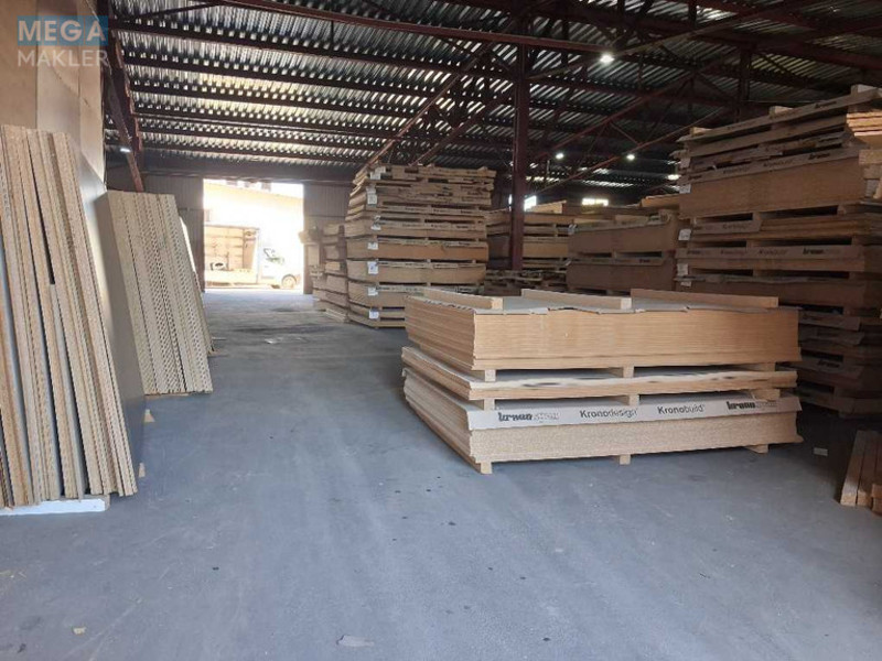 Оренда комерційної нерухомості, 1&nbsp;000&nbsp;кв.м, под склад, <a class="location-link" href="/kiev/" title="Недвижимость Київ">Київ</a>, <a class="location-link" href="/kiev/darnickij/" title="Недвижимость Дарницький район">Дарницький р-н</a>, Здолбуновская ул. (изображение 3)