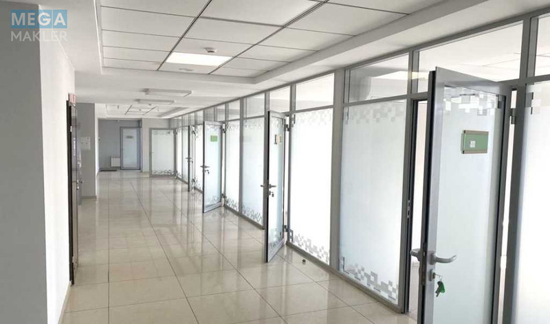 Оренда комерційної нерухомості, 5&nbsp;016&nbsp;кв.м, под офис, <a class="location-link" href="/kiev/" title="Недвижимость Київ">Київ</a>, <a class="location-link" href="/kiev/pecherskij/" title="Недвижимость Печерський район">Печерський р-н</a>, Старонаводницька вул., 19/25 (изображение 2)