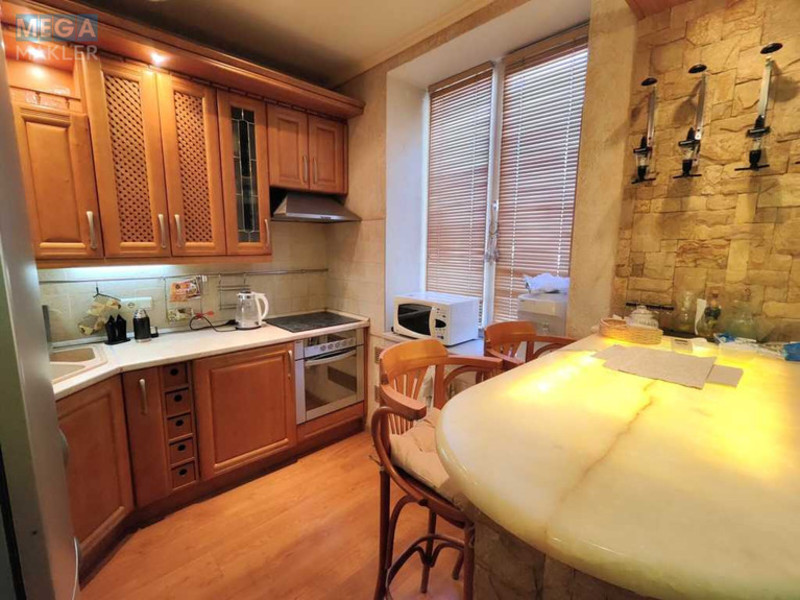 Оренда 2 кімнатної квартири, <a class="location-link" href="/kiev/" title="Недвижимость Київ">Київ</a>, <a class="location-link" href="/kiev/pecherskij/" title="Недвижимость Печерський район">Печерський р-н</a>, Мечникова ул., 16 (изображение 17)