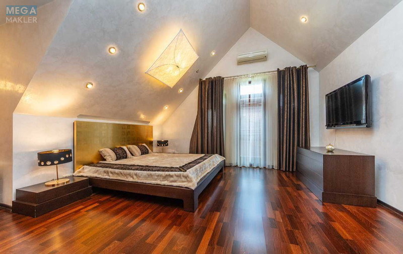 Продаж дома, 2&nbsp;поверху, 265&nbsp;кв.м, 5&nbsp;кімнат, ділянка 40&nbsp;соток, <a class="location-link" href="/kiev/" title="Недвижимость Київ">Київ</a>, <a class="location-link" href="/kiev/darnickij/" title="Недвижимость Дарницький район">Дарницький р-н</a>, Центральна вул. (изображение 5)