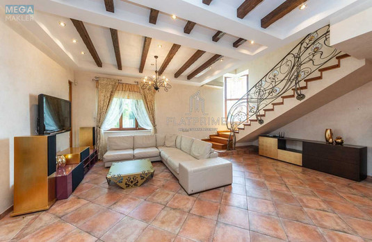 Продаж дома, 2&nbsp;поверху, 265&nbsp;кв.м, 5&nbsp;кімнат, ділянка 40&nbsp;соток, <a class="location-link" href="/kiev/" title="Недвижимость Київ">Київ</a>, <a class="location-link" href="/kiev/darnickij/" title="Недвижимость Дарницький район">Дарницький р-н</a>, Центральна вул. (изображение 7)