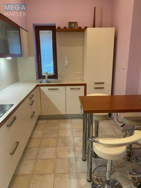 Продаж дома, 2&nbsp;поверху, 265&nbsp;кв.м, 5&nbsp;кімнат, ділянка 40&nbsp;соток, <a class="location-link" href="/kiev/" title="Недвижимость Київ">Київ</a>, <a class="location-link" href="/kiev/darnickij/" title="Недвижимость Дарницький район">Дарницький р-н</a>, Центральна вул. (изображение 16)