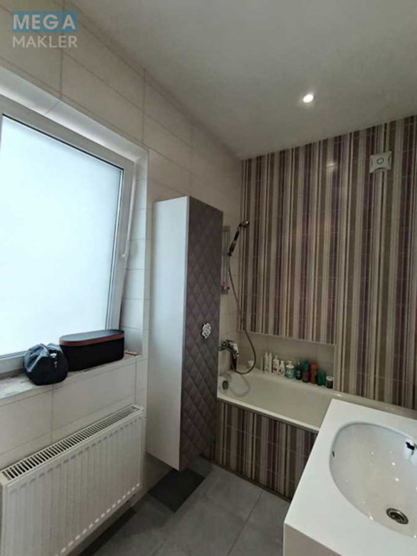 Продаж дома, 2&nbsp;поверху, 113&nbsp;кв.м, 3&nbsp;кімнати, ділянка 3&nbsp;сотки, <a class="location-link" href="/kiev/" title="Недвижимость Київ">Київ</a>, <a class="location-link" href="/kiev/solomenskij/" title="Недвижимость Солом'янський район">Солом'янський р-н</a>, Павла Потоцького вул., 85 (изображение 8)