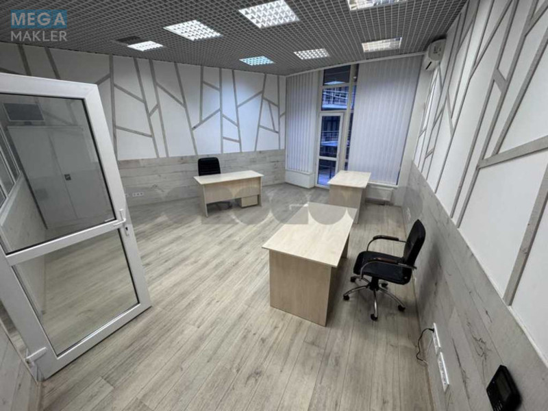 Оренда комерційної нерухомості, 80&nbsp;кв.м, под офис, <a class="location-link" href="/kiev/" title="Недвижимость Київ">Київ</a>, <a class="location-link" href="/kiev/pecherskij/" title="Недвижимость Печерський район">Печерський р-н</a>, Євгена Коновальця вул., 36-Д (изображение 2)
