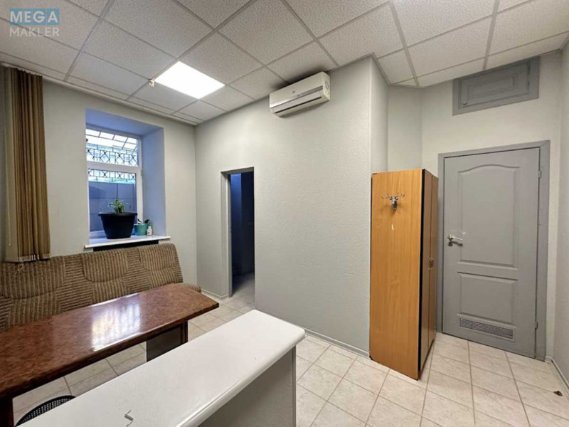 Оренда комерційної нерухомості, 70&nbsp;кв.м, под офис, <a class="location-link" href="/kiev/" title="Недвижимость Київ">Київ</a>, <a class="location-link" href="/kiev/shevchenkovskij/" title="Недвижимость Шевченківський район">Шевченківський р-н</a>, Костельная ул., 10 (изображение 3)