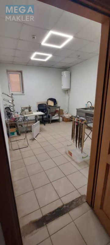 Оренда комерційної нерухомості, 71&nbsp;кв.м, под офис, <a class="location-link" href="/uzhgorod/" title="Недвижимость Ужгород">Ужгород</a>, Легоцького, 48 (изображение 9)