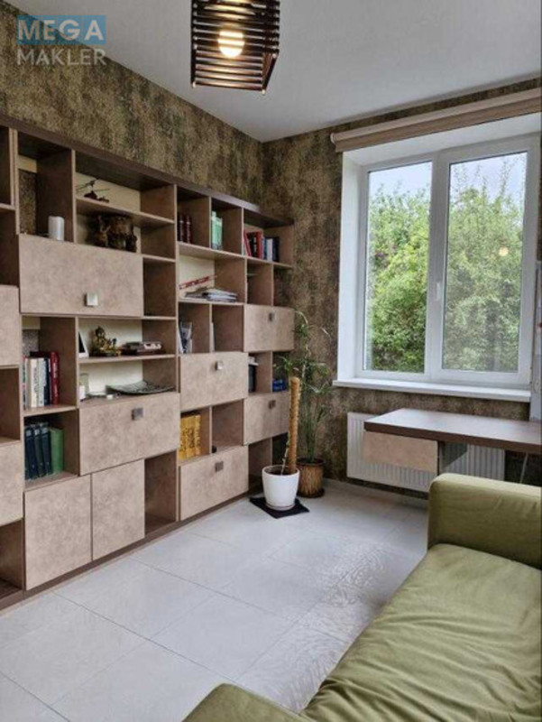 Продаж дома, 3&nbsp;поверху, 363&nbsp;кв.м, 4&nbsp;кімнати, ділянка 6&nbsp;соток, <a class="location-link" href="/kiev/" title="Недвижимость Київ">Київ</a>, <a class="location-link" href="/kiev/svyatoshinskij/" title="Недвижимость Святошинський район">Святошинський р-н</a>, Берковецкая ул. (изображение 6)