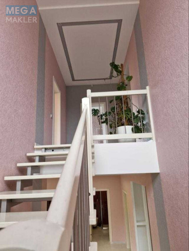 Продаж дома, 3&nbsp;поверху, 363&nbsp;кв.м, 4&nbsp;кімнати, ділянка 6&nbsp;соток, <a class="location-link" href="/kiev/" title="Недвижимость Київ">Київ</a>, <a class="location-link" href="/kiev/svyatoshinskij/" title="Недвижимость Святошинський район">Святошинський р-н</a>, Берковецкая ул. (изображение 8)