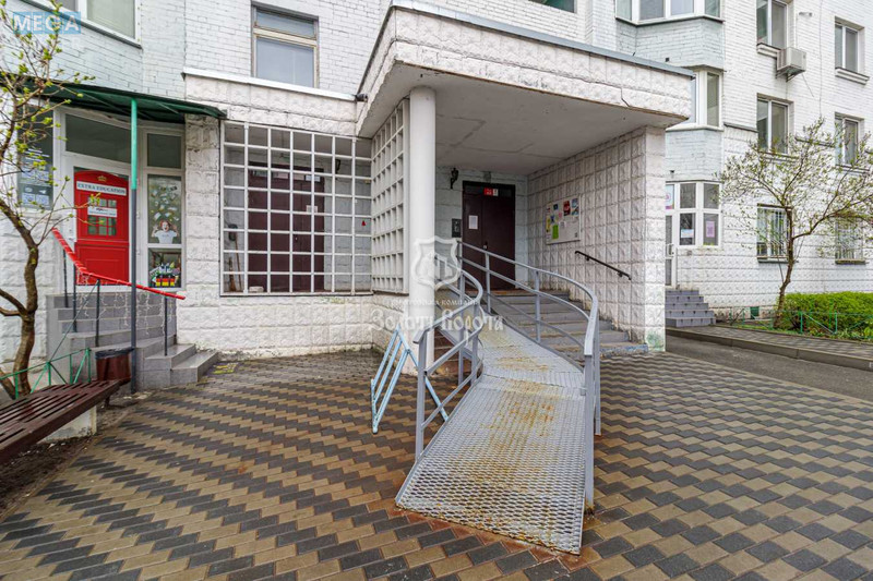 Продаж 3 кімнатної квартири (101/56/13), 5 пов. 18 пов. будинку, <a class="location-link" href="/kiev/" title="Недвижимость Київ">Київ</a>, <a class="location-link" href="/kiev/darnickij/" title="Недвижимость Дарницький район">Дарницький р-н</a>, Анни Ахматової вул., 16б (изображение 18)