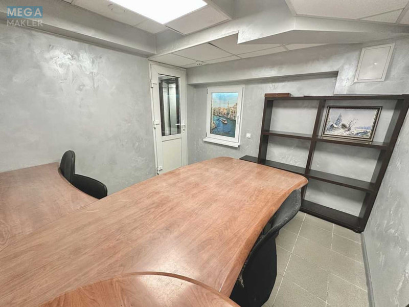 Оренда комерційної нерухомості, 12&nbsp;кв.м, под офис, <a class="location-link" href="/kiev/" title="Недвижимость Київ">Київ</a>, <a class="location-link" href="/kiev/goloseevskij/" title="Недвижимость Голосіївський район">Голосіївський р-н</a>, Саперно-Слобідська вул., 8 (изображение 2)