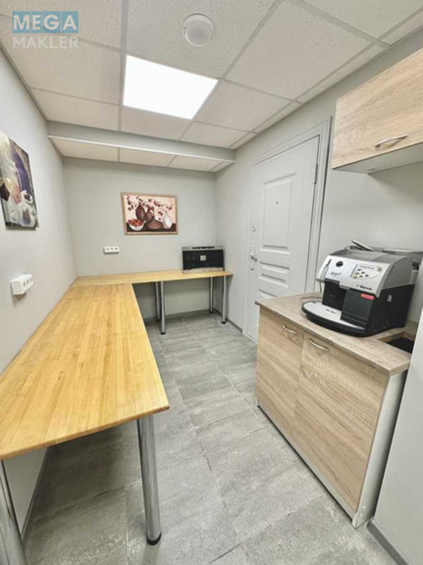 Оренда комерційної нерухомості, 12&nbsp;кв.м, под офис, <a class="location-link" href="/kiev/" title="Недвижимость Київ">Київ</a>, <a class="location-link" href="/kiev/goloseevskij/" title="Недвижимость Голосіївський район">Голосіївський р-н</a>, Саперно-Слобідська вул., 8 (изображение 8)