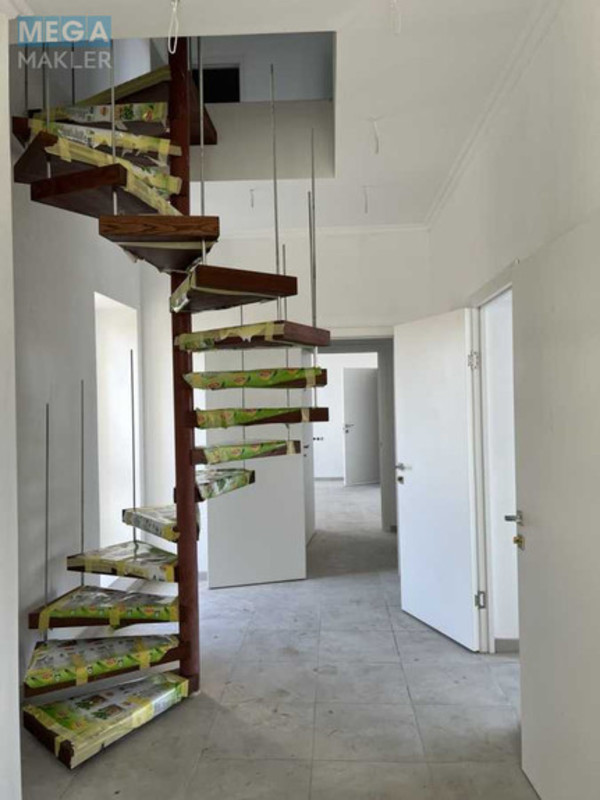 Продаж дома, 3&nbsp;поверху, 605&nbsp;кв.м, 10&nbsp;кімнат, ділянка 10&nbsp;соток, <a class="location-link" href="/kiev/" title="Недвижимость Київ">Київ</a>, <a class="location-link" href="/kiev/darnickij/" title="Недвижимость Дарницький район">Дарницький р-н</a>, 2-й Бортничский пер., 1 (изображение 5)