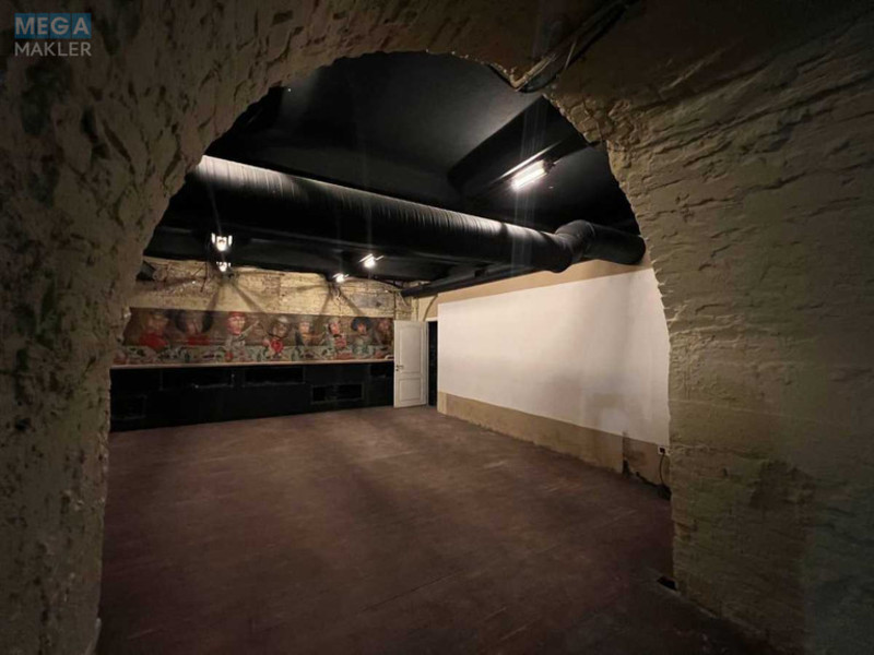 Продаж окремої будівлі/побудови, 505&nbsp;кв.м, <a class="location-link" href="/kiev/" title="Недвижимость Київ">Київ</a>, <a class="location-link" href="/kiev/pecherskij/" title="Недвижимость Печерський район">Печерський р-н</a>, Толстого Льва пл. (изображение 6)