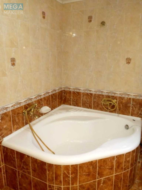 Оренда дома, <a class="location-link" href="/kiev/" title="Недвижимость Київ">Київ</a>, <a class="location-link" href="/kiev/darnickij/" title="Недвижимость Дарницький район">Дарницький р-н</a>, Центральная ул. (изображение 9)