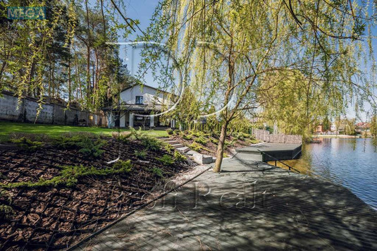 Продаж дома, 2&nbsp;поверху, 368&nbsp;кв.м, 7&nbsp;кімнат, ділянка 14&nbsp;соток, <a class="location-link" href="/podgorcy-selo/" title="Недвижимость Підгірці">Підгірці</a>, Озерна вулиця (изображение 6)