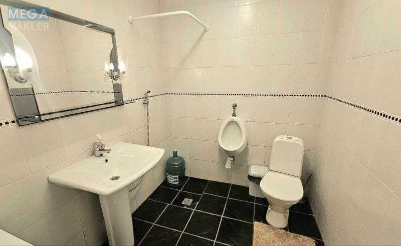 Оренда комерційної нерухомості, 162&nbsp;кв.м, под офис, <a class="location-link" href="/kiev/" title="Недвижимость Київ">Київ</a>, <a class="location-link" href="/kiev/pecherskij/" title="Недвижимость Печерський район">Печерський р-н</a>, Щорса ул., 27 (изображение 11)