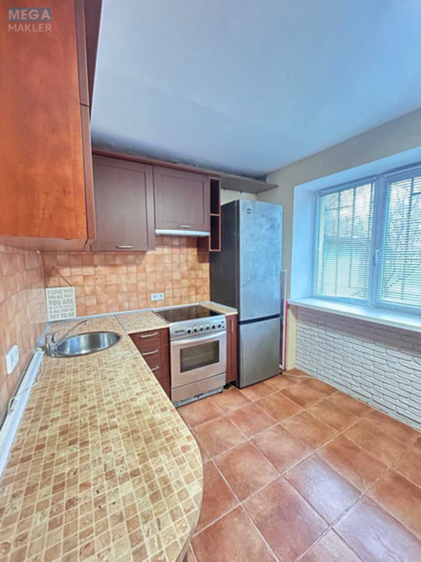 Продаж 1 кімнатної квартири (38/18/8), 1 пов. 5 пов. будинку, <a class="location-link" href="/kiev/" title="Недвижимость Київ">Київ</a>, <a class="location-link" href="/kiev/solomenskij/" title="Недвижимость Солом'янський район">Солом'янський р-н</a>, Любомира Гузара просп., 9а (изображение 2)