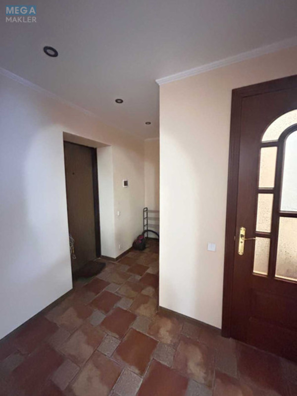 Продаж 1 кімнатної квартири (38/18/8), 1 пов. 5 пов. будинку, <a class="location-link" href="/kiev/" title="Недвижимость Київ">Київ</a>, <a class="location-link" href="/kiev/solomenskij/" title="Недвижимость Солом'янський район">Солом'янський р-н</a>, Любомира Гузара просп., 9а (изображение 4)