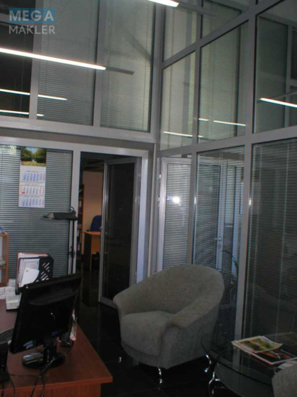 Продаж комерційної нерухомості, 237&nbsp;кв.м, под офис, <a class="location-link" href="/kiev/" title="Недвижимость Київ">Київ</a>, <a class="location-link" href="/kiev/goloseevskij/" title="Недвижимость Голосіївський район">Голосіївський р-н</a>, Феодосийский пер., 14 (изображение 10)