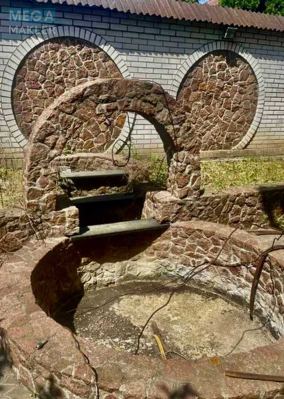 Продаж дома, 2&nbsp;поверху, 650&nbsp;кв.м, 8&nbsp;кімнат, ділянка 10&nbsp;соток, <a class="location-link" href="/stoyanka/" title="Недвижимость Стоянка">Стоянка</a>, Ленина, 1 (изображение 4)