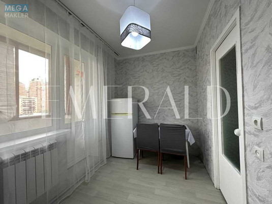 Продаж 1 кімнатної квартири (38,6/19,2/7,3), 7 пов. 9 пов. будинку, <a class="location-link" href="/kiev/" title="Недвижимость Київ">Київ</a>, <a class="location-link" href="/kiev/desnyanskij/" title="Недвижимость Деснянський район">Деснянський р-н</a>, Владимира Маяковского просп., 81А (изображение 4)