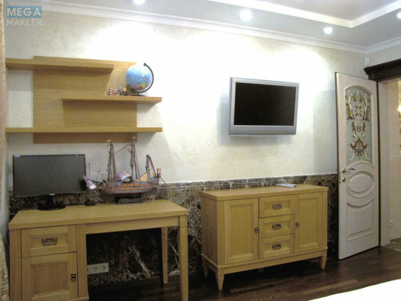 Продаж 4 кімнатної квартири (166/88/55), 10 пов. 11 пов. будинку, <a class="location-link" href="/sofievskaya-borshagovka/" title="Недвижимость Софіївська Борщагівка">Софіївська Борщагівка</a>, Боголюбова, 16 (изображение 10)