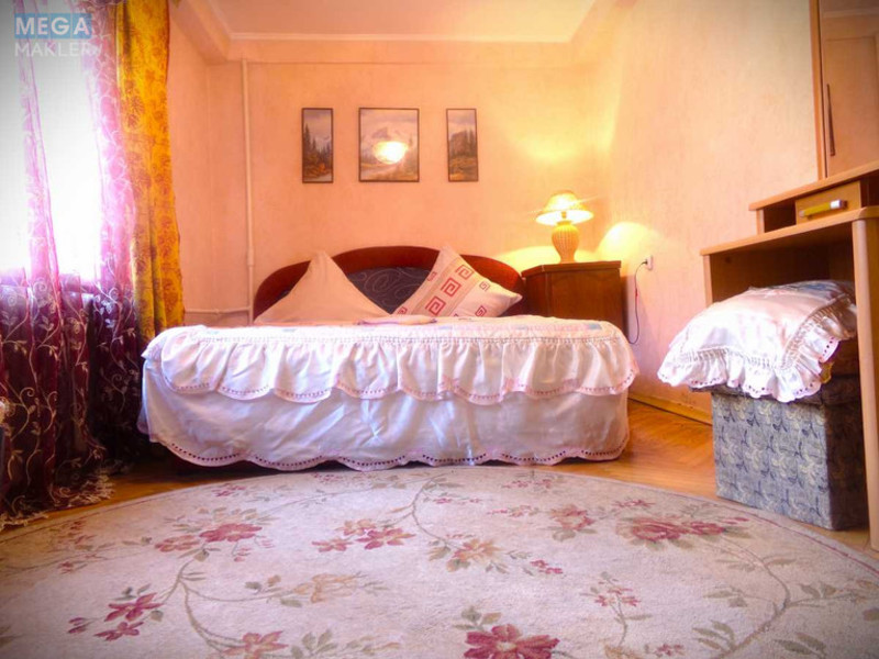 Оренда 4 кімнатні квартири, <a class="location-link" href="/kiev/" title="Недвижимость Київ">Київ</a>, <a class="location-link" href="/kiev/pecherskij/" title="Недвижимость Печерський район">Печерський р-н</a>, бульвар Леси Украинки, 9 (изображение 4)