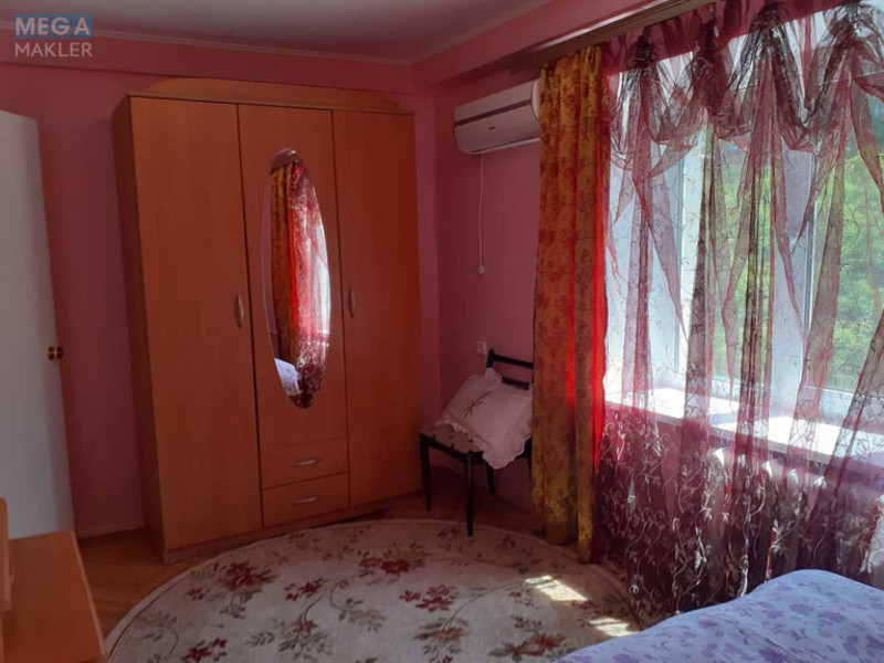 Оренда 4 кімнатні квартири, <a class="location-link" href="/kiev/" title="Недвижимость Київ">Київ</a>, <a class="location-link" href="/kiev/pecherskij/" title="Недвижимость Печерський район">Печерський р-н</a>, бульвар Леси Украинки, 9 (изображение 5)