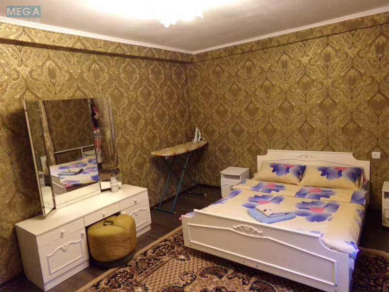 Оренда 4 кімнатні квартири, <a class="location-link" href="/kiev/" title="Недвижимость Київ">Київ</a>, <a class="location-link" href="/kiev/pecherskij/" title="Недвижимость Печерський район">Печерський р-н</a>, бульвар Леси Украинки, 9 (изображение 9)