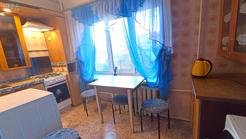 Оренда 4 кімнатні квартири, <a class="location-link" href="/kiev/" title="Недвижимость Київ">Київ</a>, <a class="location-link" href="/kiev/pecherskij/" title="Недвижимость Печерський район">Печерський р-н</a>, бульвар Леси Украинки, 9 (изображение 14)