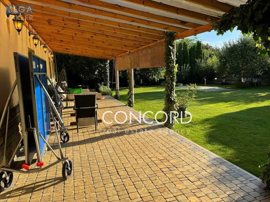 Продаж дома, 2&nbsp;поверху, 248&nbsp;кв.м, 5&nbsp;кімнат, ділянка 15&nbsp;соток, <a class="location-link" href="/novye-petrovcy/" title="Недвижимость Нові Петрівці">Нові Петрівці</a>, монастирська, 13 (изображение 7)