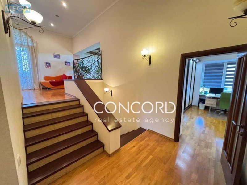 Продаж дома, 2&nbsp;поверху, 248&nbsp;кв.м, 5&nbsp;кімнат, ділянка 15&nbsp;соток, <a class="location-link" href="/novye-petrovcy/" title="Недвижимость Нові Петрівці">Нові Петрівці</a>, монастирська, 13 (изображение 17)