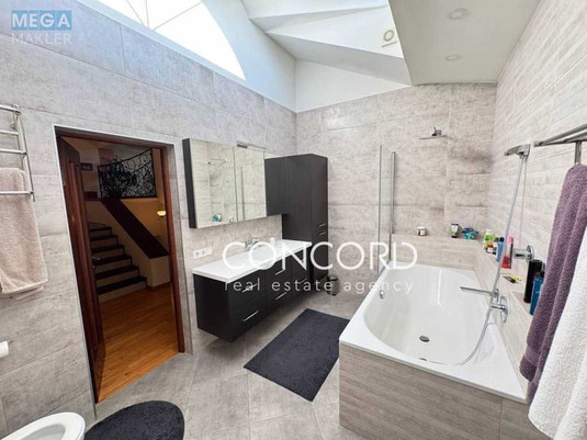 Продаж дома, 2&nbsp;поверху, 248&nbsp;кв.м, 5&nbsp;кімнат, ділянка 15&nbsp;соток, <a class="location-link" href="/novye-petrovcy/" title="Недвижимость Нові Петрівці">Нові Петрівці</a>, монастирська, 13 (изображение 23)