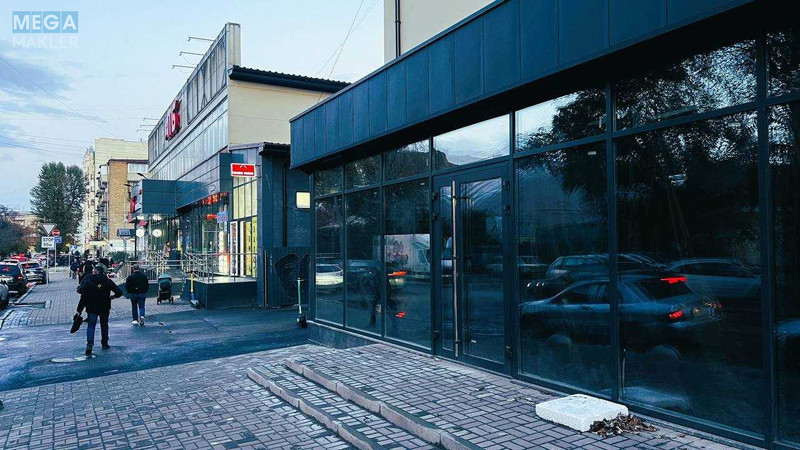 Оренда комерційної нерухомості, 100&nbsp;кв.м, под магазин, <a class="location-link" href="/kiev/" title="Недвижимость Київ">Київ</a>, <a class="location-link" href="/kiev/podolskij/" title="Недвижимость Подільський район">Подільський р-н</a>, Юрківська вул., 18 (изображение 2)