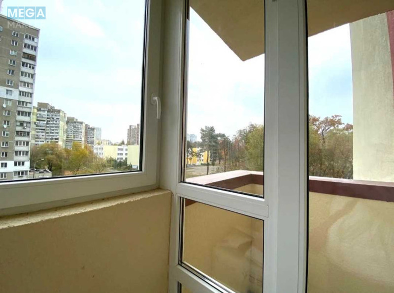 Продаж 1 кімнатної квартири (37/17/10), 4 пов. 25 пов. будинку, <a class="location-link" href="/kiev/" title="Недвижимость Київ">Київ</a>, <a class="location-link" href="/kiev/svyatoshinskij/" title="Недвижимость Святошинський район">Святошинський р-н</a>, Василя Стуса вул., 7Б (изображение 8)
