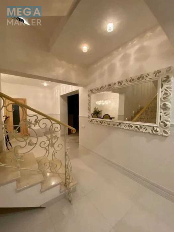 Продаж дома, 2&nbsp;поверху, 500&nbsp;кв.м, 5&nbsp;кімнат, ділянка 12&nbsp;соток, <a class="location-link" href="/stoyanka/" title="Недвижимость Стоянка">Стоянка</a>, Озерная, 5 (изображение 8)