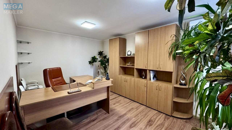 Продаж комерційної нерухомості, 247&nbsp;кв.м, под офис, <a class="location-link" href="/kiev/" title="Недвижимость Київ">Київ</a>, <a class="location-link" href="/kiev/obolonskij/" title="Недвижимость Оболонський район">Оболонський р-н</a>, Оболонський просп., 1 (изображение 2)