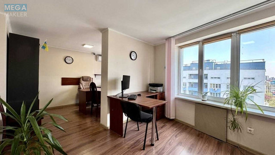 Продаж комерційної нерухомості, 247&nbsp;кв.м, под офис, <a class="location-link" href="/kiev/" title="Недвижимость Київ">Київ</a>, <a class="location-link" href="/kiev/obolonskij/" title="Недвижимость Оболонський район">Оболонський р-н</a>, Оболонський просп., 1 (изображение 4)