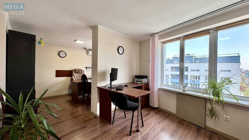 Продаж комерційної нерухомості, 247&nbsp;кв.м, под офис, <a class="location-link" href="/kiev/" title="Недвижимость Київ">Київ</a>, <a class="location-link" href="/kiev/obolonskij/" title="Недвижимость Оболонський район">Оболонський р-н</a>, Оболонський просп., 1 (изображение 4)