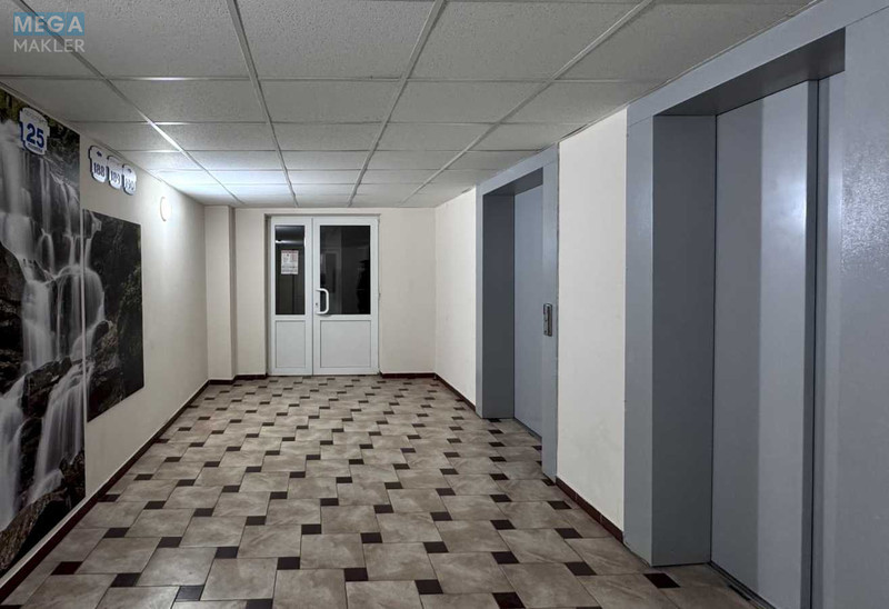 Продаж комерційної нерухомості, 247&nbsp;кв.м, под офис, <a class="location-link" href="/kiev/" title="Недвижимость Київ">Київ</a>, <a class="location-link" href="/kiev/obolonskij/" title="Недвижимость Оболонський район">Оболонський р-н</a>, Оболонський просп., 1 (изображение 6)