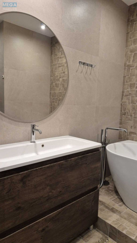 Продаж 3 кімнатної квартири (105/?/15), 8 пов. 9 пов. будинку, <a class="location-link" href="/kiev/" title="Недвижимость Київ">Київ</a>, <a class="location-link" href="/kiev/goloseevskij/" title="Недвижимость Голосіївський район">Голосіївський р-н</a>, Метрологічна вул., 10б (изображение 8)